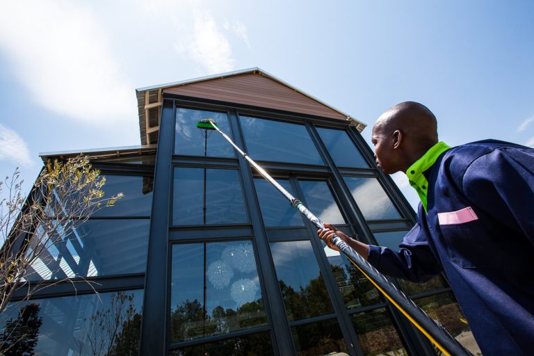 The Benefits of Hiring a Professional Window Cleaning Service