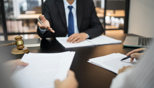 How Commercial Litigators Help You Navigate Business Disputes with Confidence